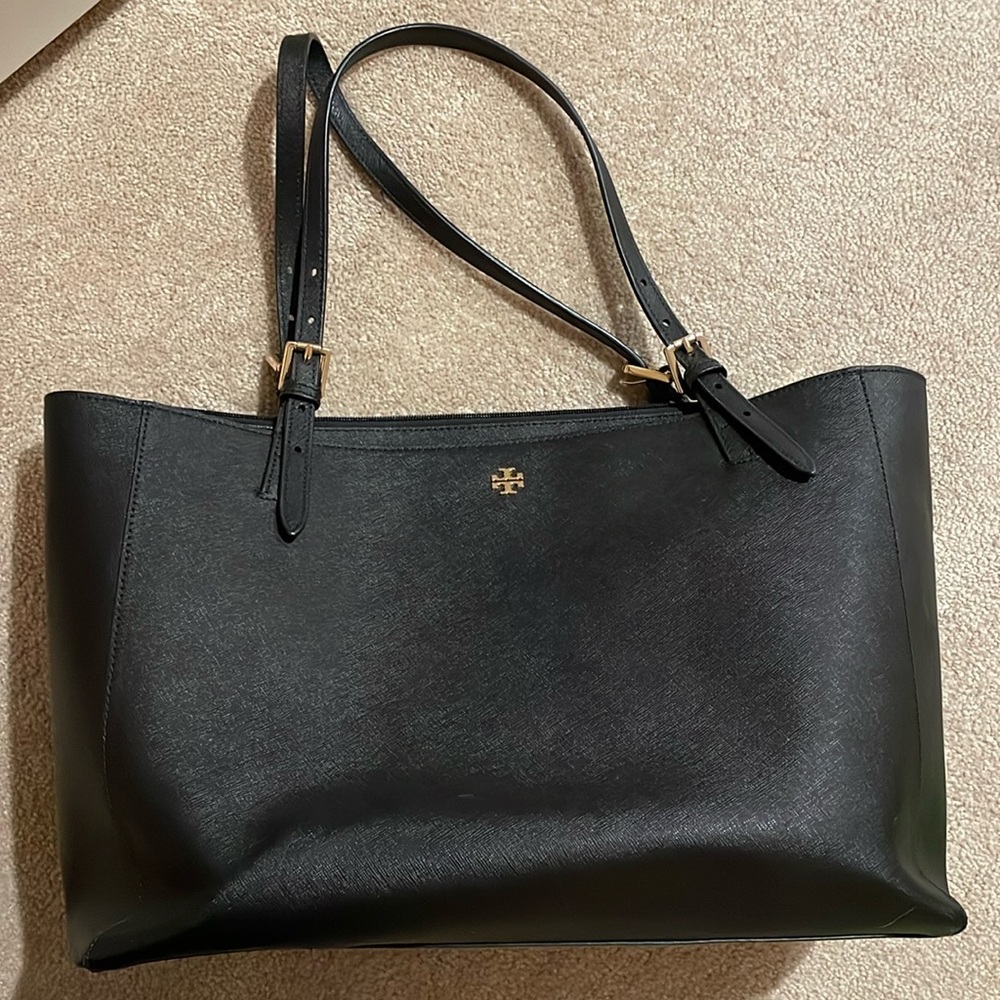 Tory Burch York Buckle Tote in Black. Good condition. Includes laptop pocket.